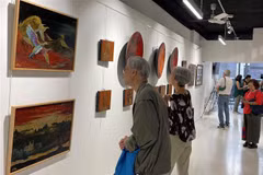 Presentan materiales tradicionales de arte de pintura vietnamita en Francia