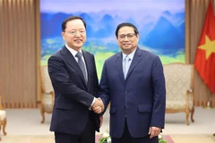 Premier promete favorecer operaciones del Grupo Samsung en Vietnam
