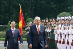 Presidente de Vietnam encabeza ceremonia de bienvenida a su homólogo kazajo