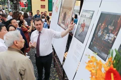Exposición fotográfica saluda aniversario de relaciones Vietnam-Francia
