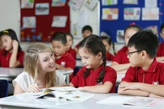 Otorgan certificados a docentes extranjeros de inglés 