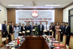 Organizaciones masivas de localidades de Vietnam y Laos fomentan cooperación integral 
