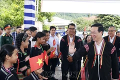 Presidente asiste al Festival de la Gran Unidad Nacional en provincia de Phu Yen