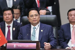 Premier vietnamita pronuncia discurso en sesión plenaria de 43ª Cumbre de ASEAN