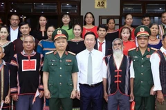 Presidente vietnamita visita el Cuerpo de Ejército 15