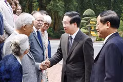 Presidente vietnamita se reúne con científicos nacionales y extranjeros