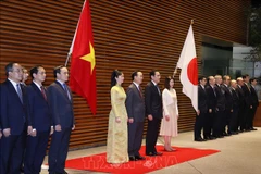 Premier japonés preside ceremonia de bienvenida al presidente vietnamita