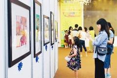 Exponen más de 400 pinturas de niños vietnamitas