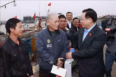 Presidente parlamentario felicita a pescadores de Quang Binh en ocasión del Tet