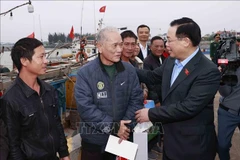 Presidente parlamentario felicita a pescadores de Quang Binh en ocasión del Tet