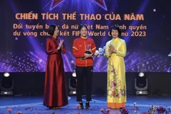 Premios “Dedicación” 2023 honran a artistas musicales y deportistas vietnamitas