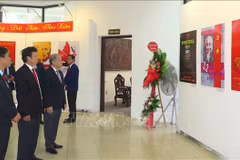 Periódico laosiano elogia crecimiento del Partido Comunista de Vietnam