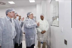 Presidente del Parlamento visita grupo Beximco en Bangladesh