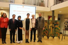 Exdiplomática holandesa dona pinturas a museo vietnamita