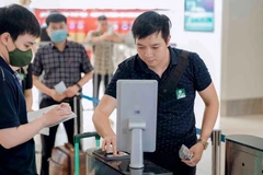 Ponen a prueba uso de cuentas de identificación en aeropuertos vietnamitas