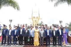 Vietnamitas en Laos rinden homenaje a los mártires connacionales