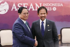 Premier vietnamita se reúne con sultán de Brunei