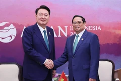Premier vietnamita se reúne con presidente surcoreano en Yakarta 