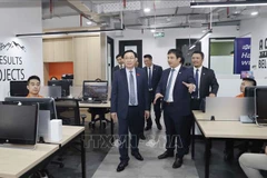Titular del órgano legislativo vietnamita visita oficina de FPT en Indonesia