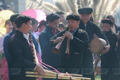 Festividad en honor de colores culturales de las etnias vietnamitas