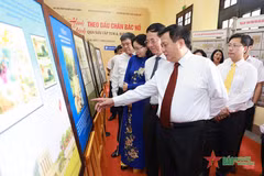 Efectúan exposición de sellos y postales sobre Presidente Ho Chi Minh
