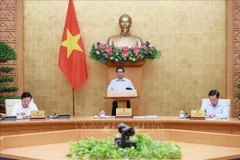Premier vietnamita insta a priorizar el impulso de crecimiento económico