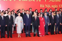 Máximos dirigentes vietnamita y chino se reúnen con intelectuales y jóvenes