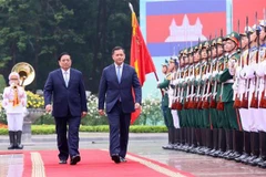 Premier vietnamita preside acto de bienvenida a su homólogo camboyano