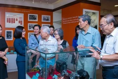 Honran a fotógrafos veteranos con aportes a prensa revolucionaria de Vietnam