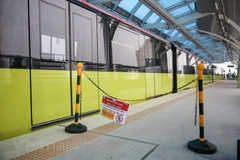 Exploren el interior del tren ferrocarril urbano Nhon-Hanoi