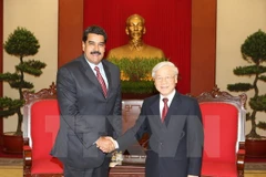 Líder de PCV se reúne con Nicolás Maduro