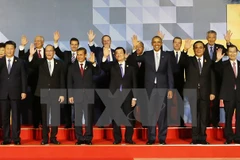 Presidente vietnamita conversa con diversos líderes mundiales en Filipinas