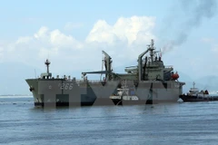  Buque de la armada australiana visita Vietnam