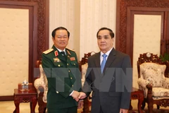 Alaba premier laosiano efectiva cooperación militar con Vietnam