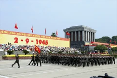 Monumental desfile en Plaza Ba Dinh en ocasión del Día Nacional