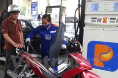 Precio de gasolina en Vietnam sigue en curva descendente