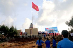  Inaugurada asta de bandera en extreme noreste de Vietnam