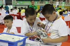 Gana Vietnam premios en evento regional de robótica