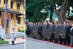 Izamiento de bandera de ASEAN en saludo de Comunidad de bloque en Vietnam