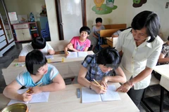 Asistencia internacional para niños discapacitados vietnamitas