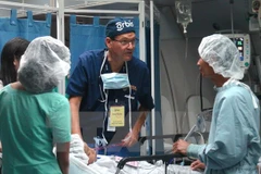 Prudential respalda a niños vietnamitas con defectos oculares