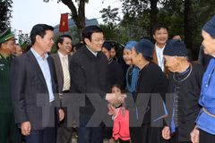 Presidente visita aldea de cultura-turismo en Ha Giang
