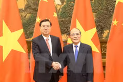 Se reúnen en Beijing dirigentes parlamentarios de Vietnam y China