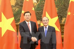 Se reúnen en Beijing dirigentes parlamentarios de Vietnam y China