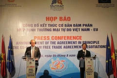 Vietnam y la Unión Europea alcanzaron en principio el Tratado de Libre Comercio bilateral (TLC) después de la décimocuarta sesión de negociaciones efectuada en Hanoi (Fuente: VNA)