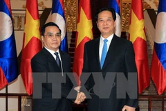 Vietnam y Laos determinados a aumentar cooperación comercial