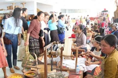 Vietnam en XIV Feria de Artesanía y Bellas Artes de Laos