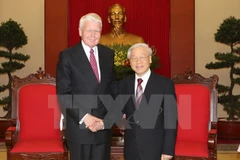 Dirigentes vietnamitas dan bienvenida a presidente islandés