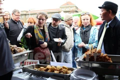 Platos vietnamitas fascinan a visitantes en el Festival de ASEAN