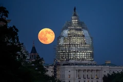Esta noche, la “súper luna” coincidirá con la “luna de sangre”